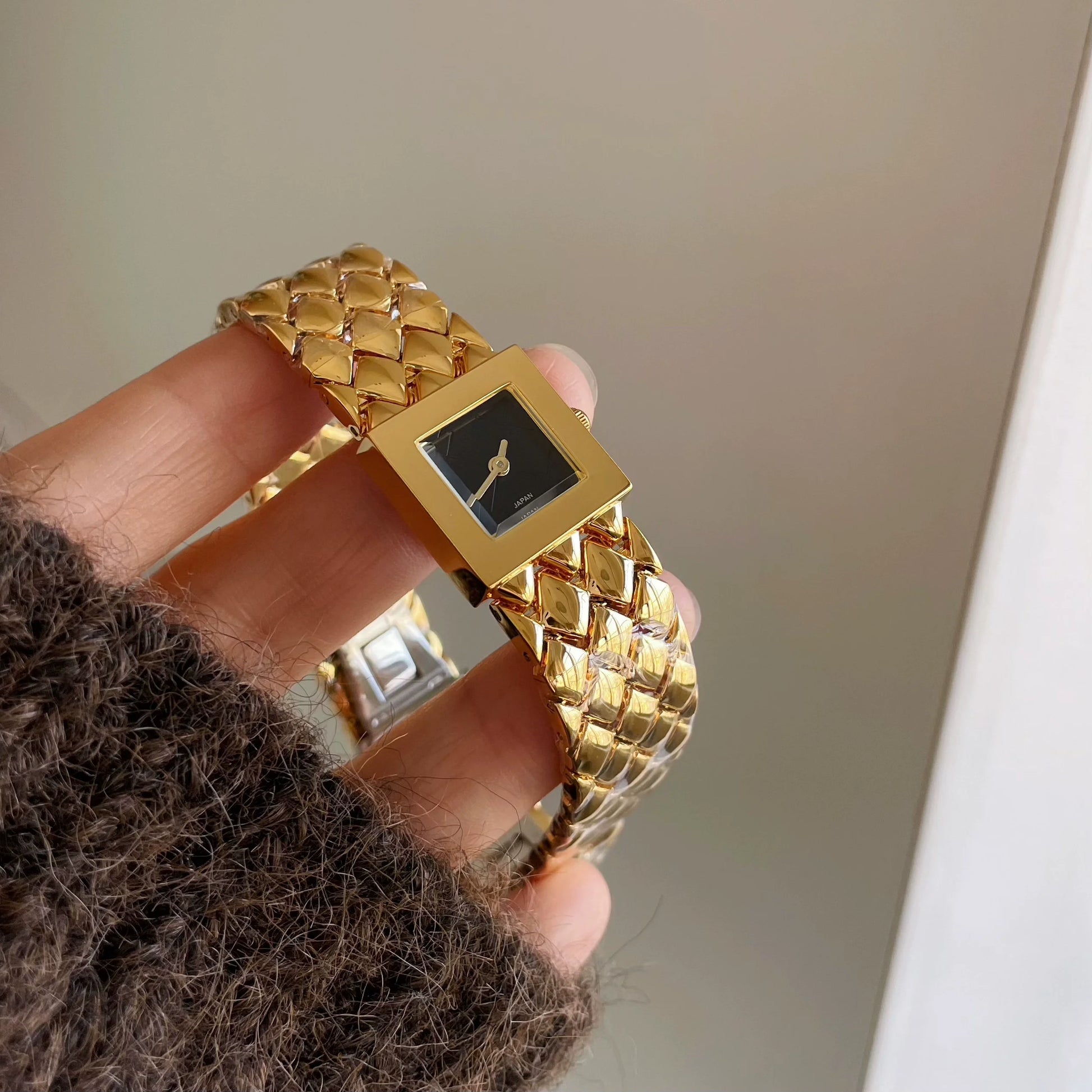 Nour Vintage Square Watch - Metal Strap Gold