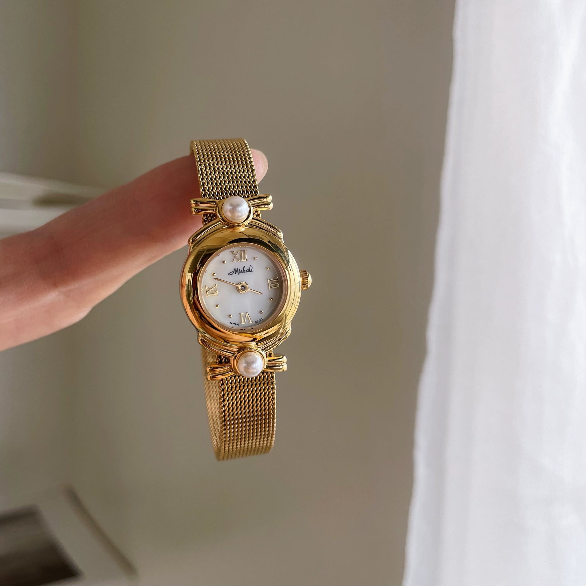 Xia Pearl Mesh Watch - Gold White Face [69Q99Y14]