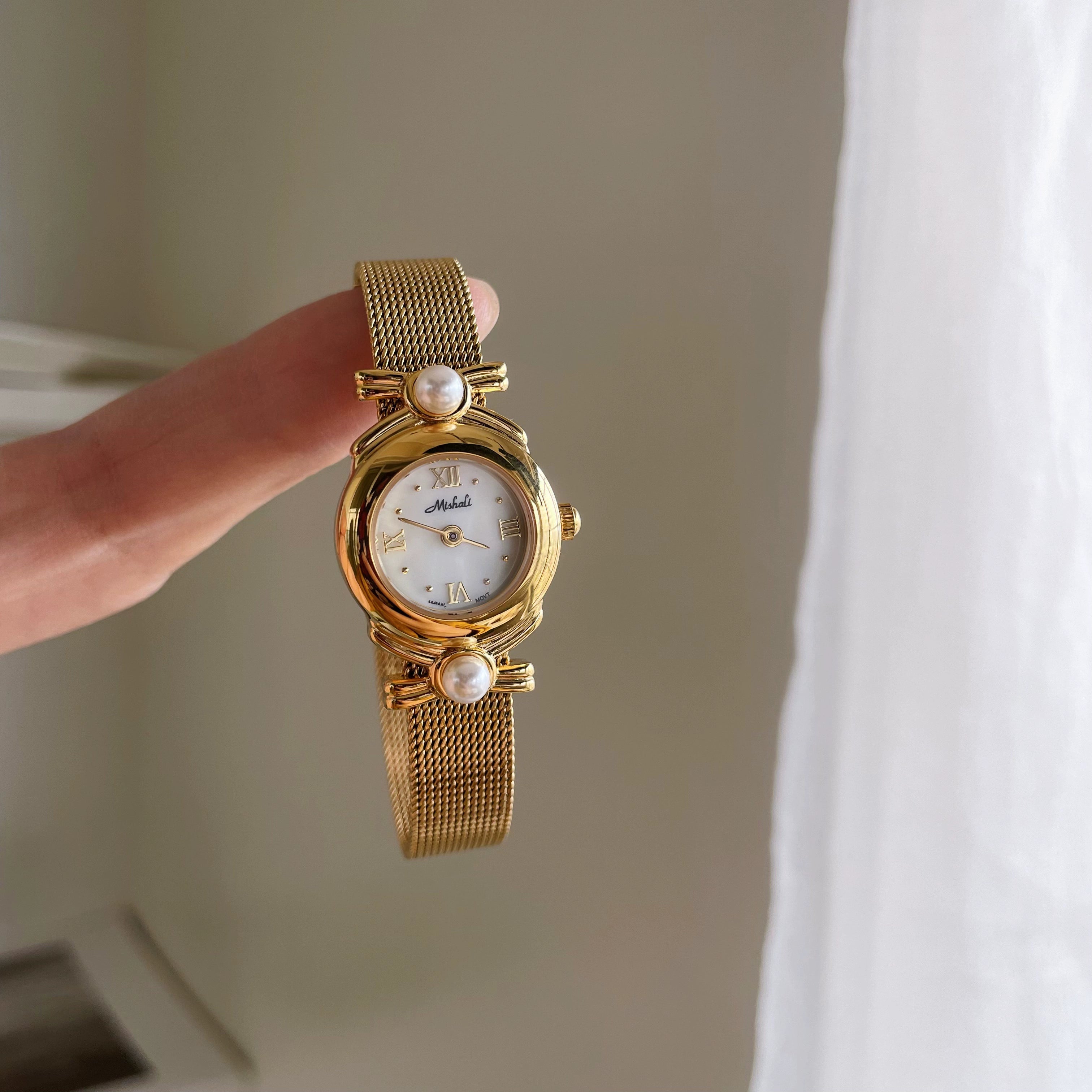 Xia Pearl Mesh Watch - Gold White Face [69Q99Y14]