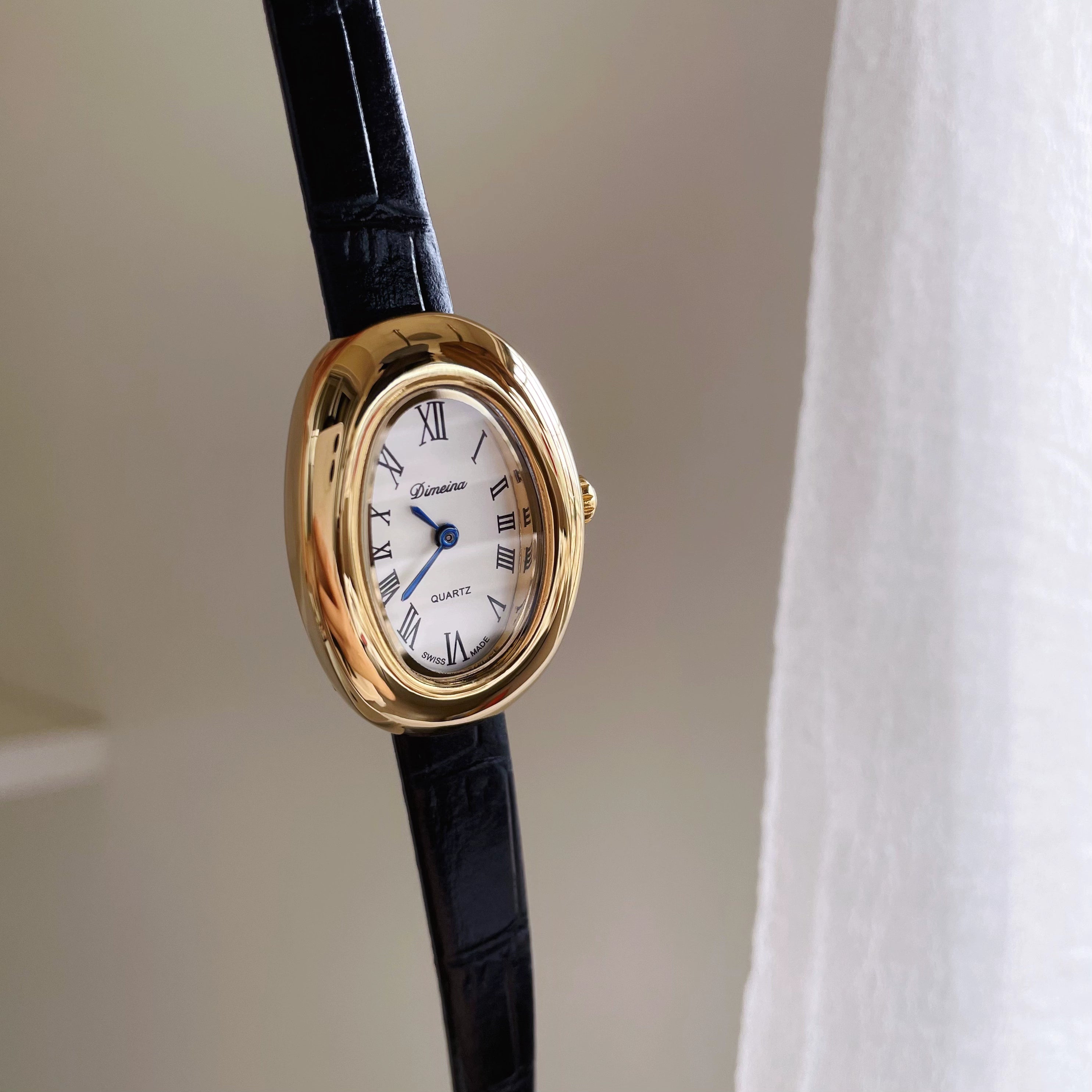 Hinda Vintage Oval Watch - Gold Case Black Strap [UUBYXYUK]