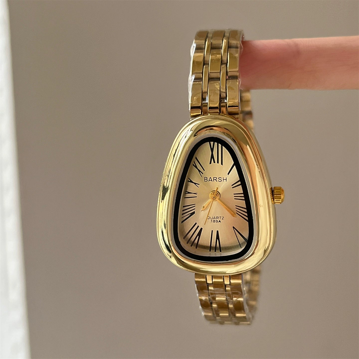 Kenadie Vintage Snake Head Watch - Gold Steel Strap, Gold Face (Type A) [TWXD94VA]