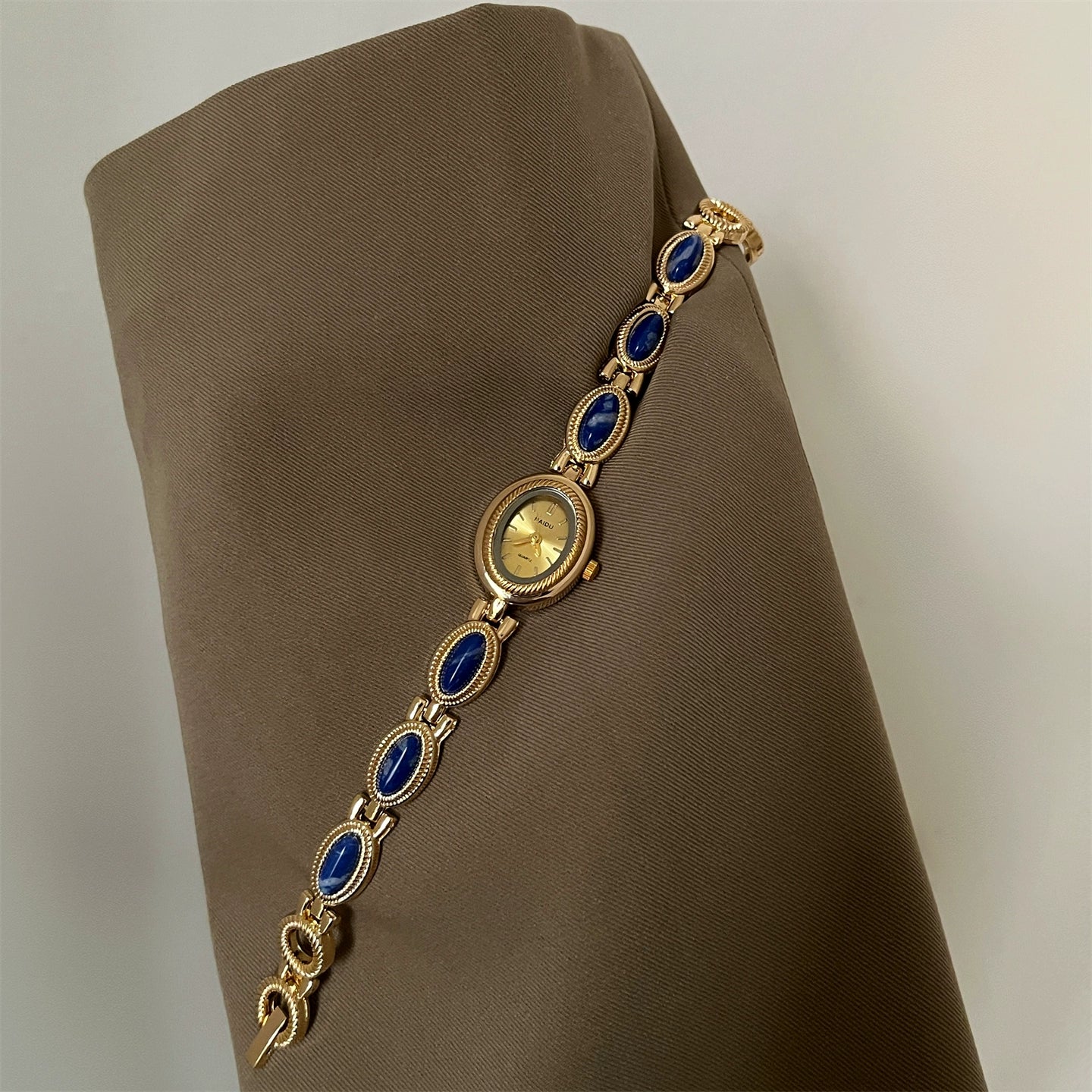 Leann Elegant Bracelet Watch - Sapphire Blue Gold Frame Gold Face [FPBNQJO6]