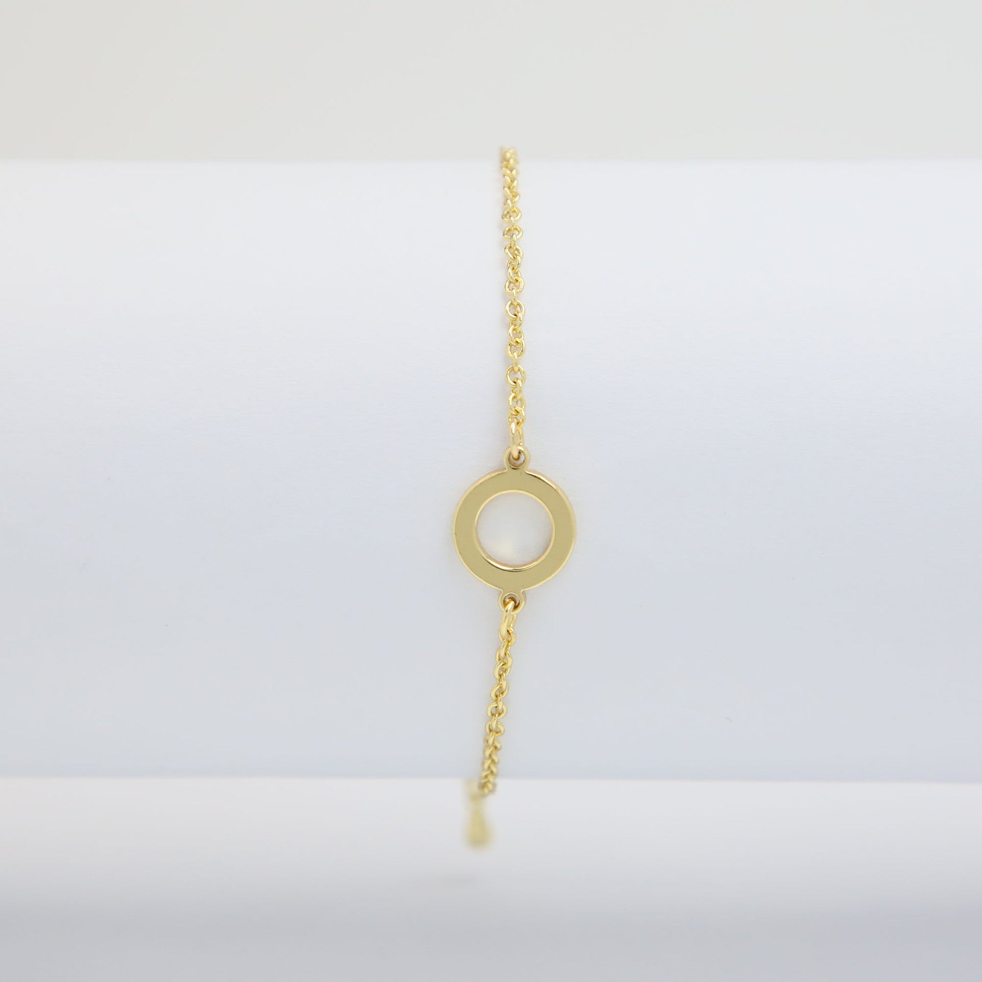 Janiah Dainty Initial Bracelet - O [NYGOQOVE]
