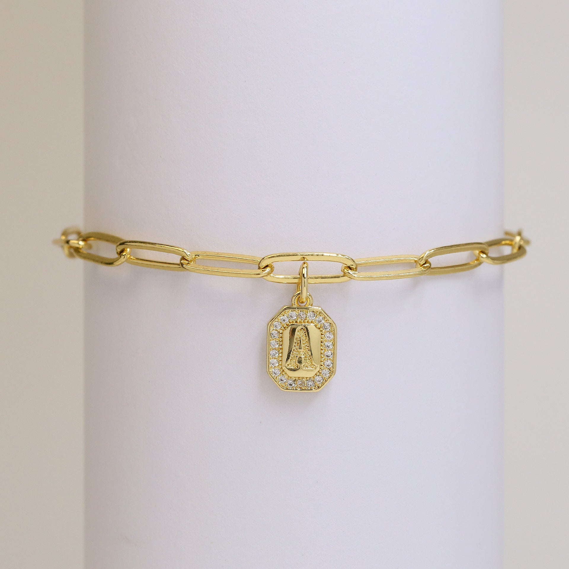 Vy Initial Paperclip Bracelet - A [YCMNQVIE]