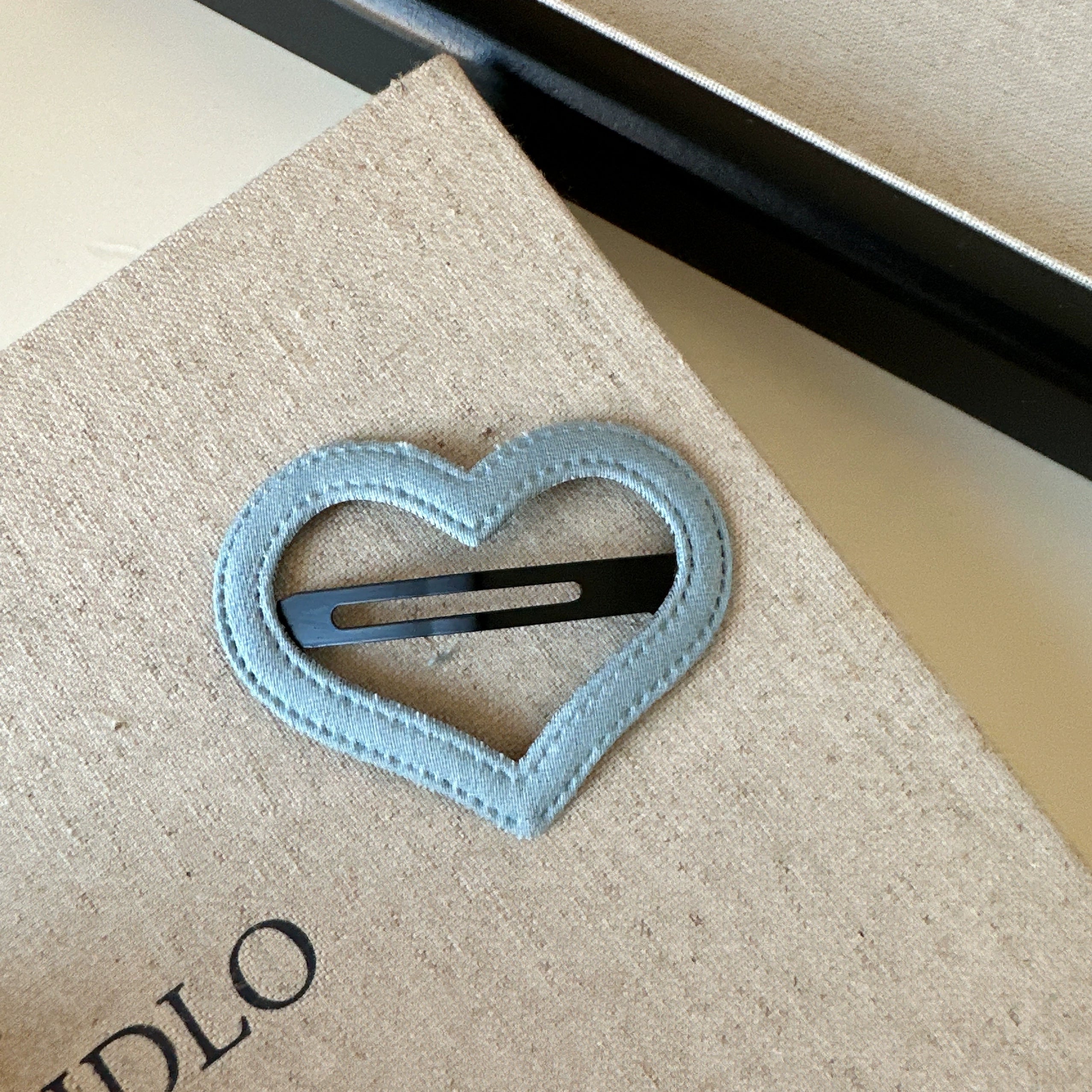 Ruqayyah Denim Shaped Hair Clips - Light Wash Heart (Single) [HWE2RIGZ]