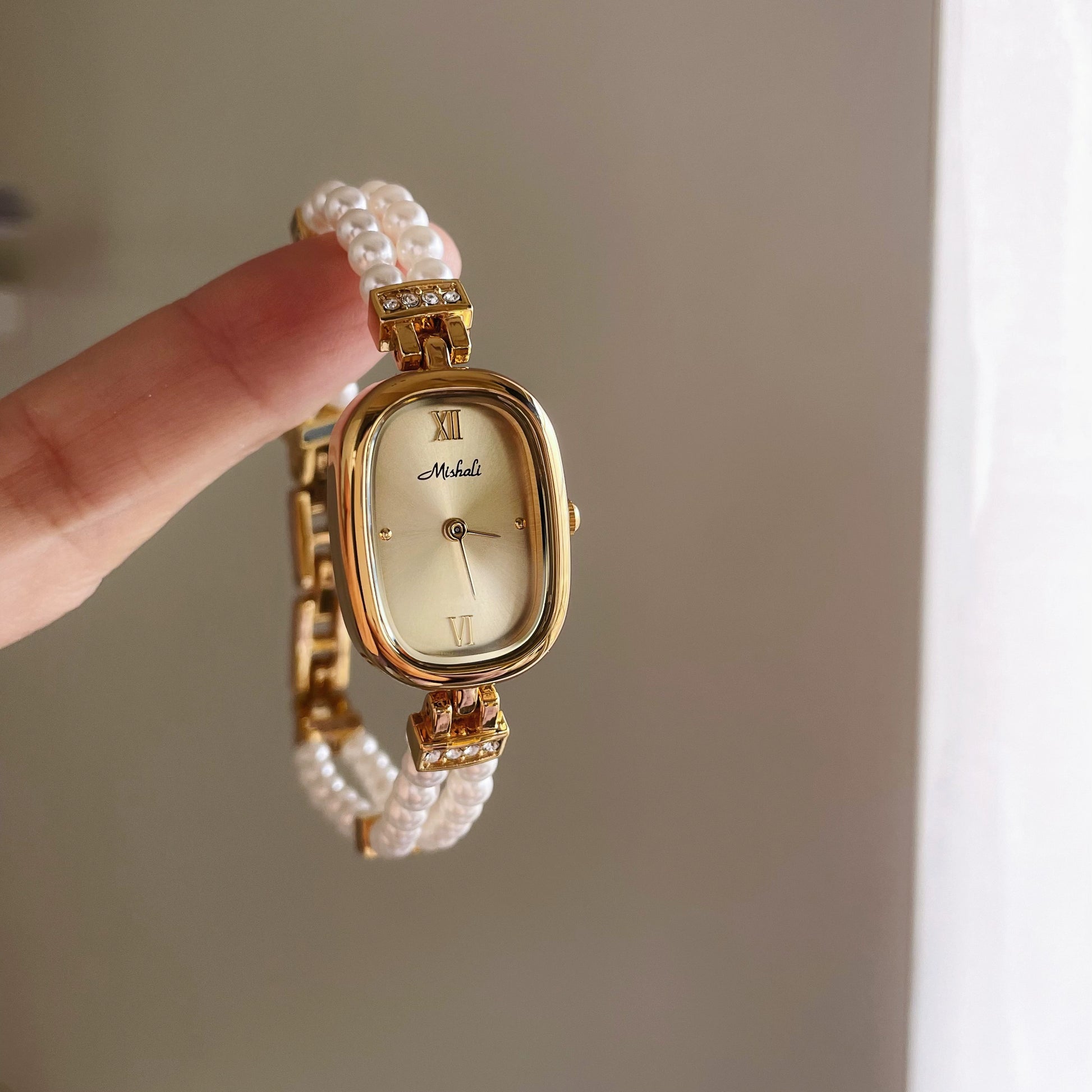 Mahayla Pearl Bracelet Watch - Gold Gold Face [J3SBM62H]