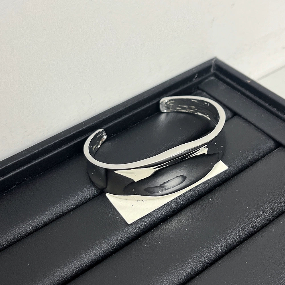 Nainika Asymmetrical Cuff Bracelet - Silver Bracelet [5L1O1D3W]