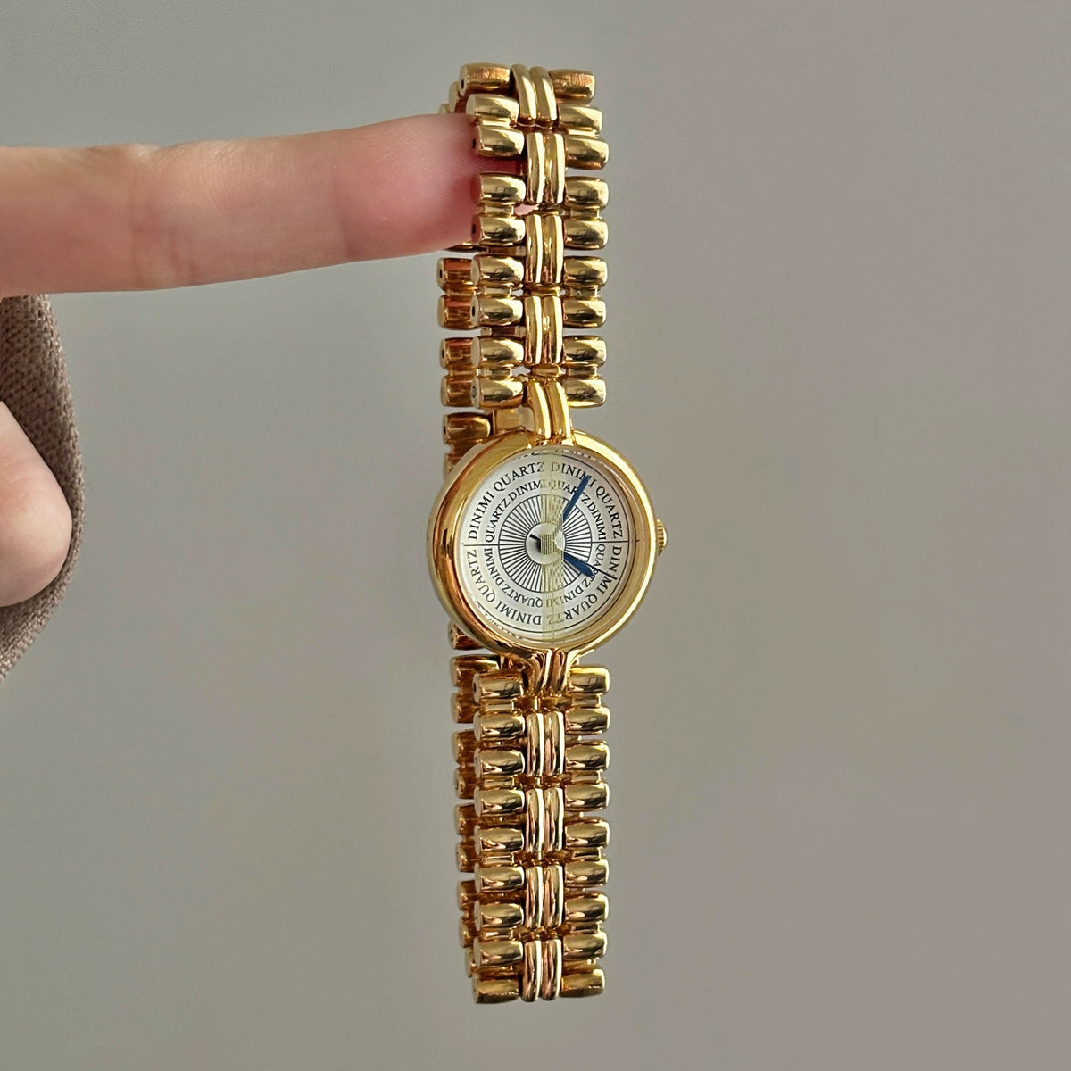 Selena Vintage Chain Watch - Gold with White Face [4SDEW420]