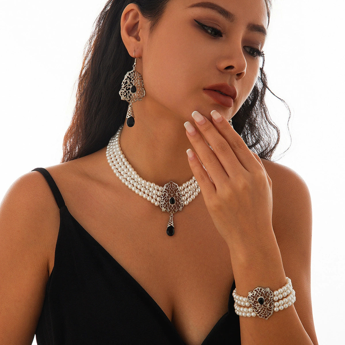 Lou Pearl Floral Collar Necklace - Silver-tone & Black (Style A) [WAJGOEX0]