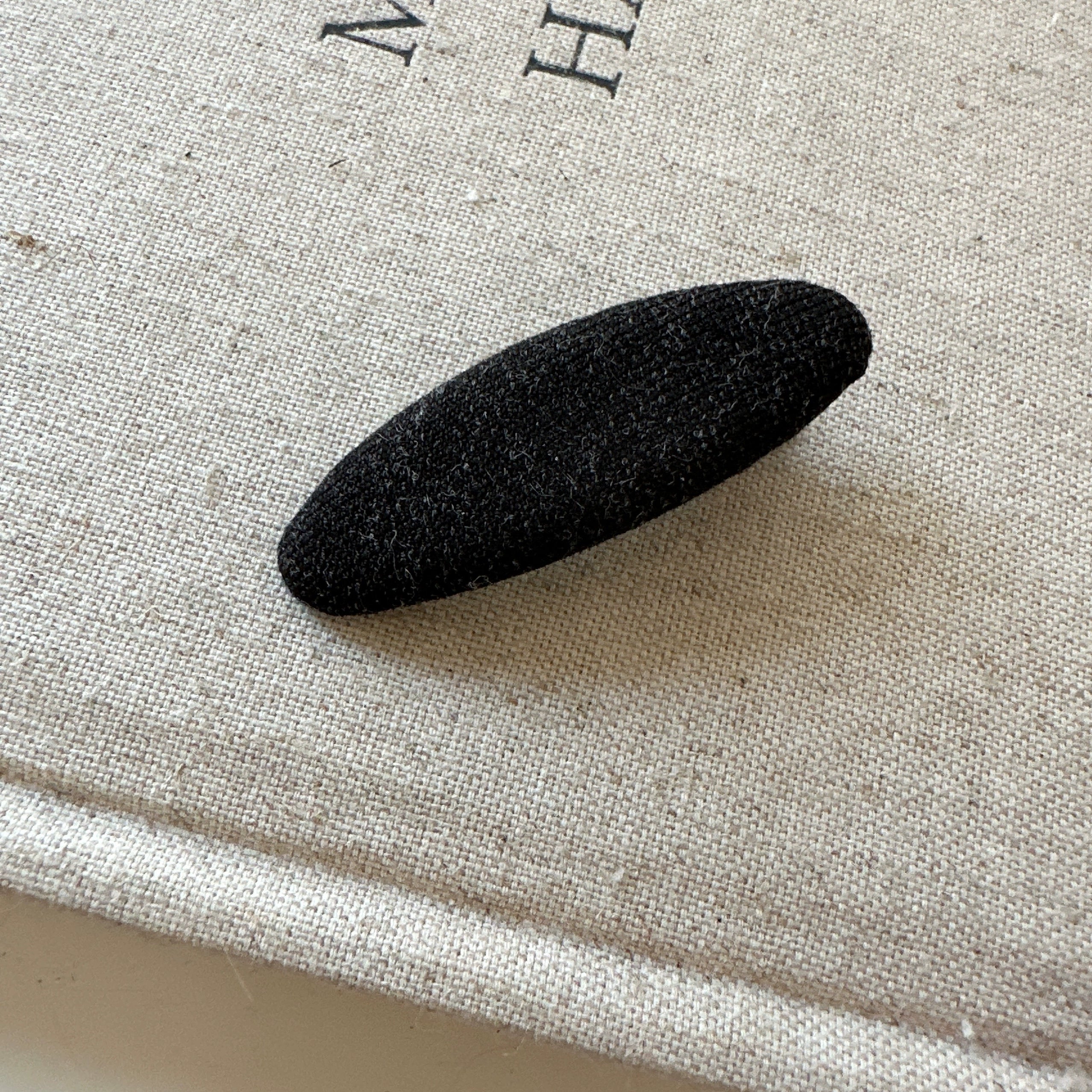 Yelitza Minimalist Fabric Hair Clip - Black Thin Oval (Single) [Y35Y9KPM]