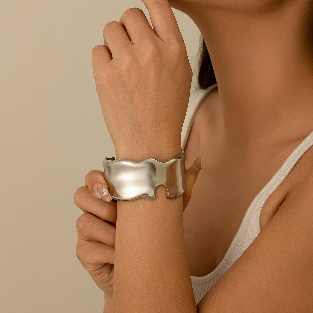 Ivey Asymmetrical Heart Bracelet - Silver Style 02 [NDGSNAWC]