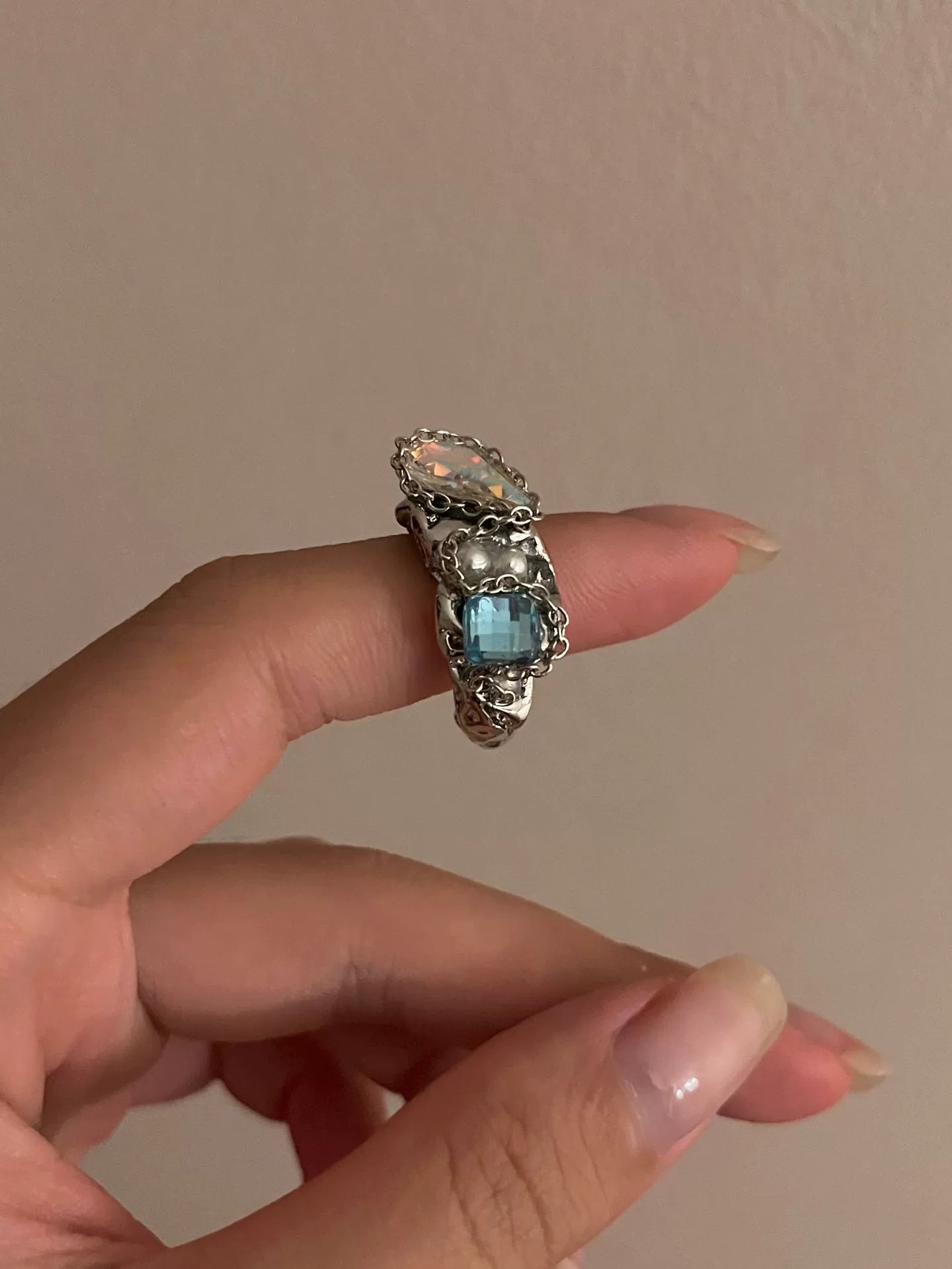 Dariana Textured Leopard Open Ring - Blue Crystal Beaded [MZEN3N6C]