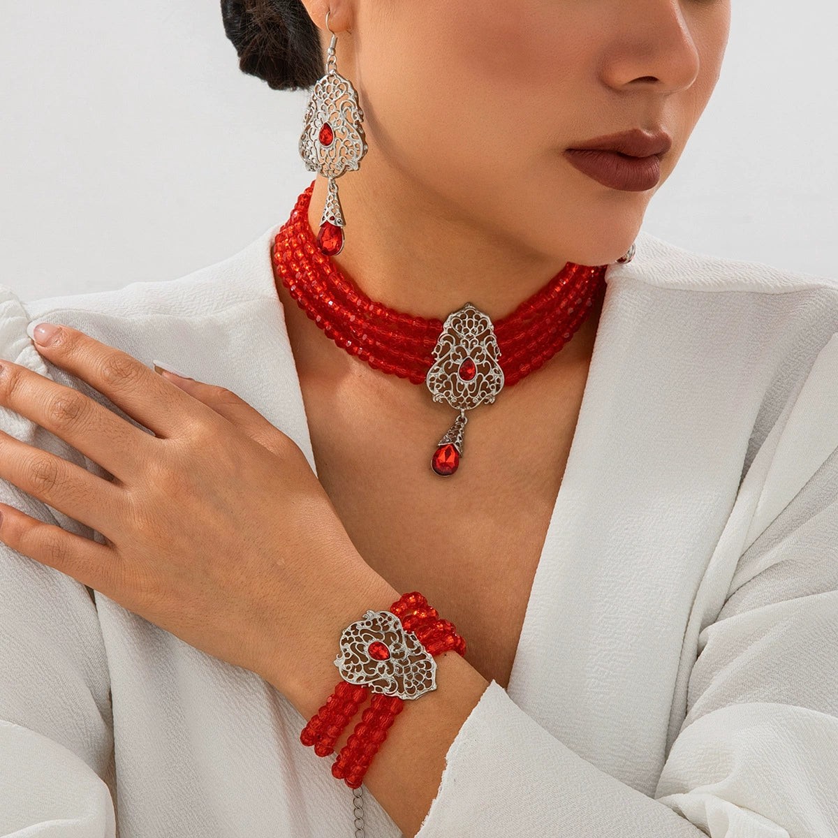 Lou Pearl Floral Collar Necklace - Silver-tone & Red (Style B) [LVNFMDG6]