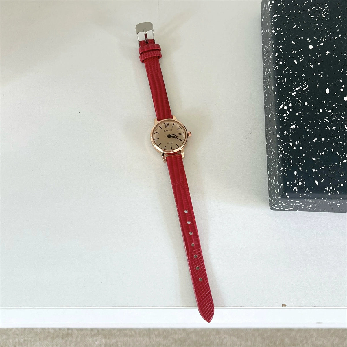 Everette Retro Leather Watch - Red Strap [UI1W89WX]
