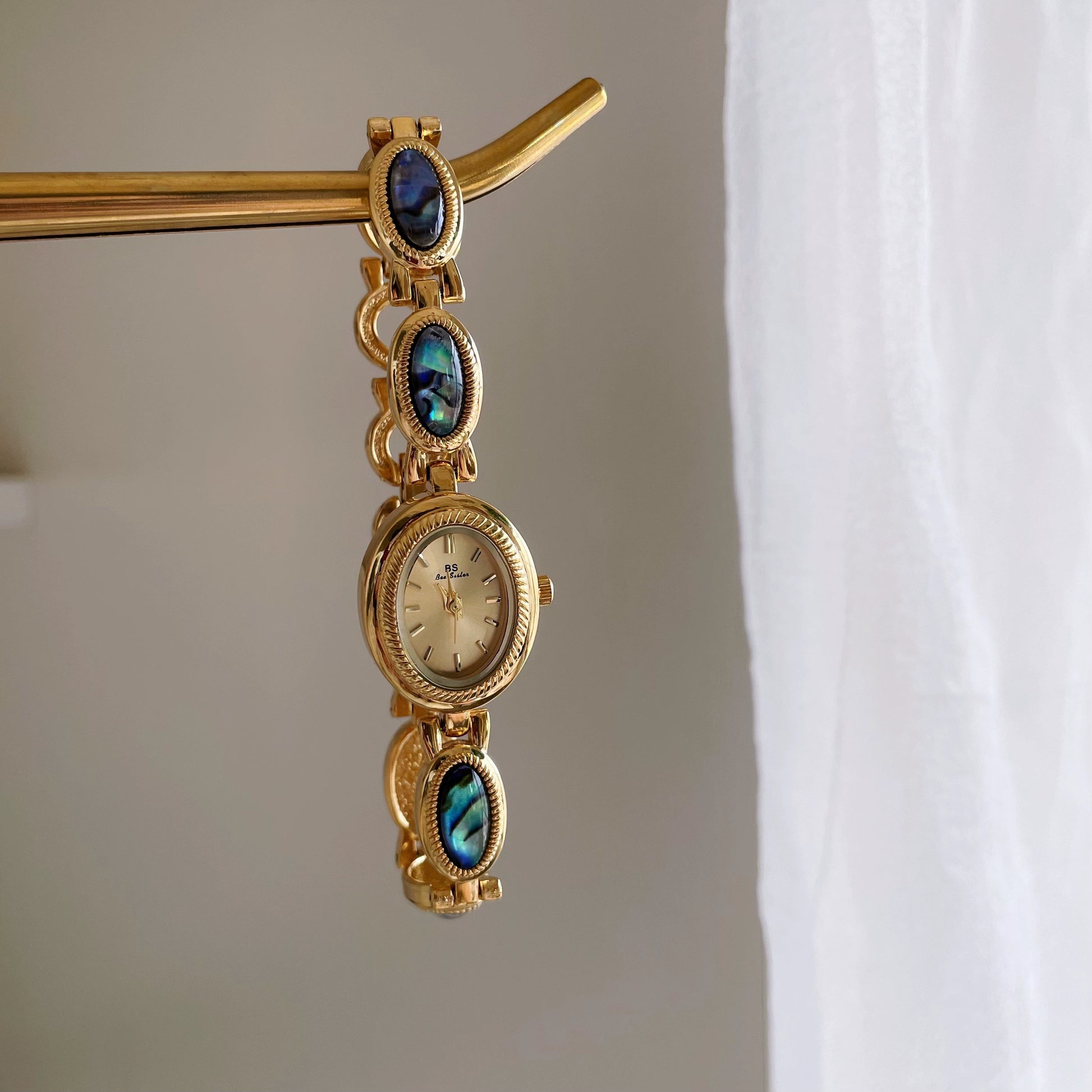 Josselin Iridescent Oval Bracelet Watch - Gold [4FX1N2UD]