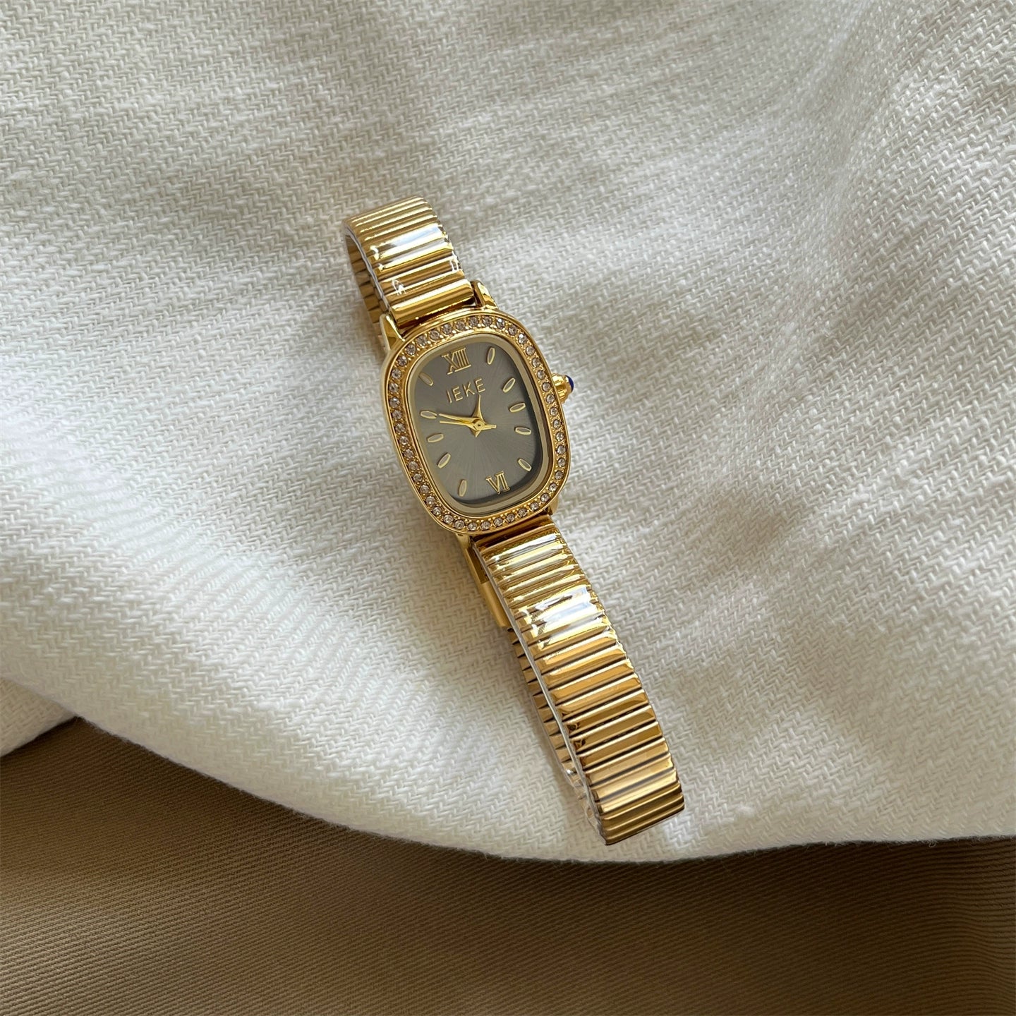 Zahraa Vintage Inlaid Watch - Gold Band Grey Face [KZHYPJCG]