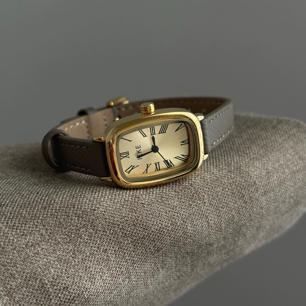 Aaleyah Roman Oval Watch - Green Strap with Gold Face [5JX78FVX]