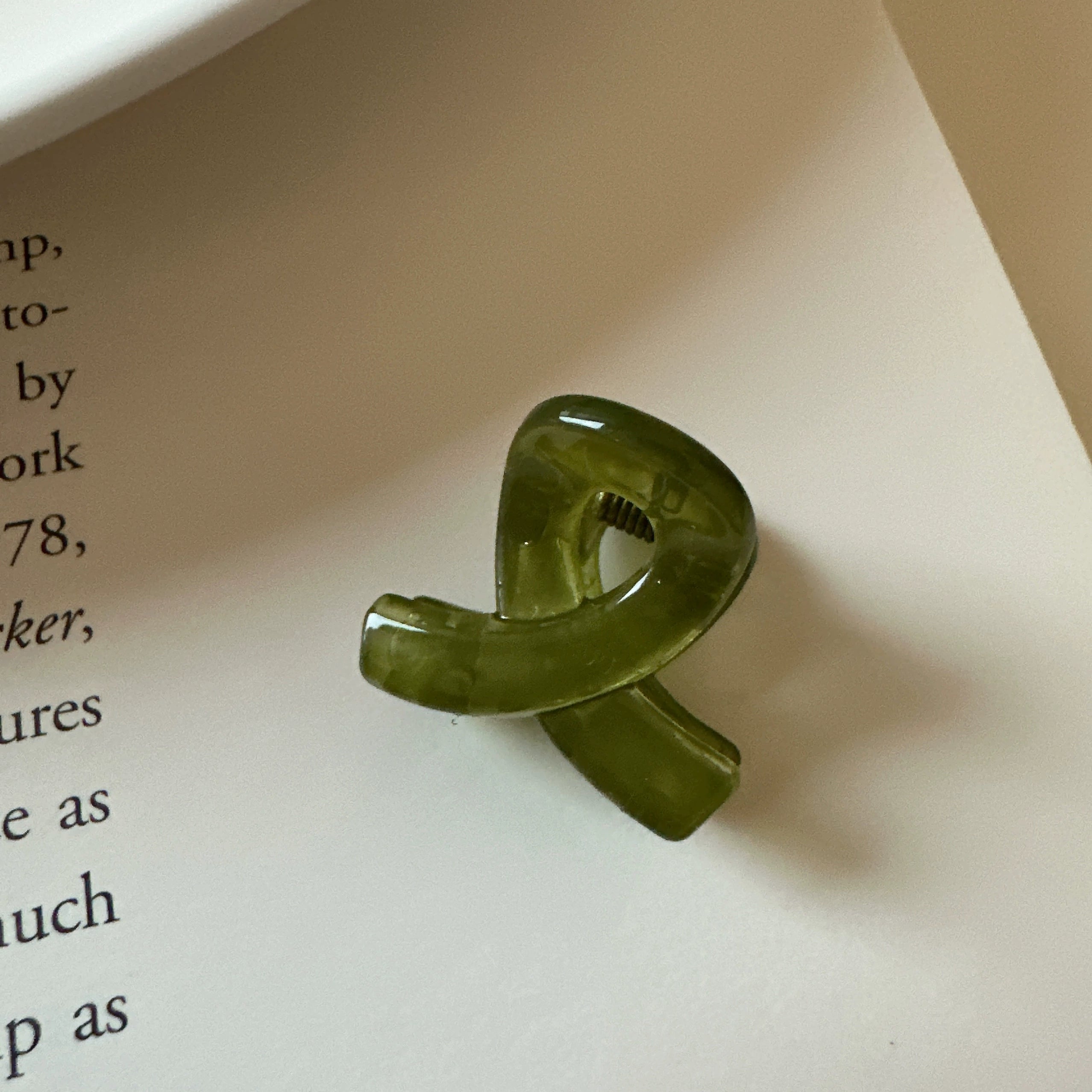 Jaylanie Petite Hair Claw - Green (Single) [TQKEGITR]