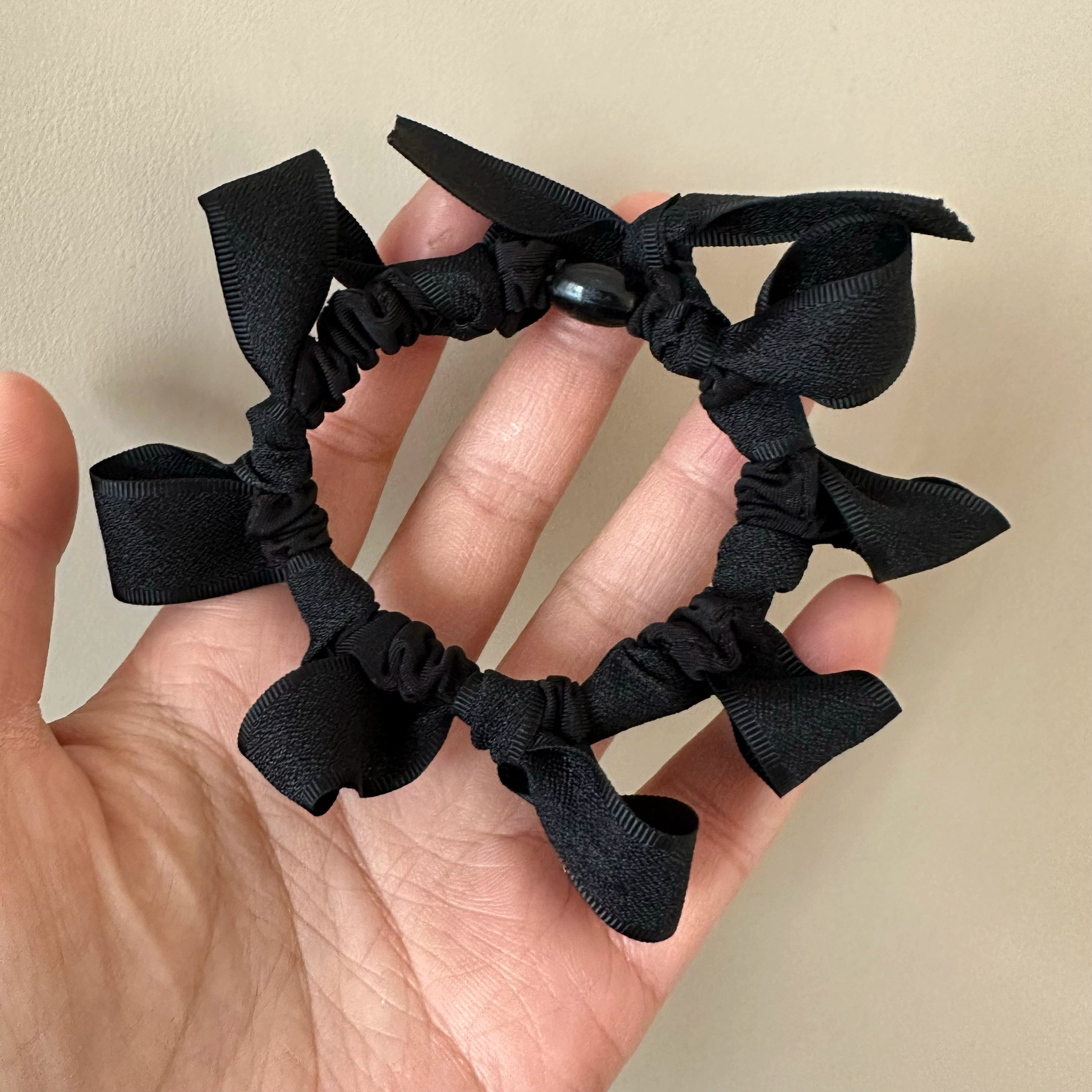 Elva Voluminous Bow Hair Tie - Black [LOXJK2AZ]