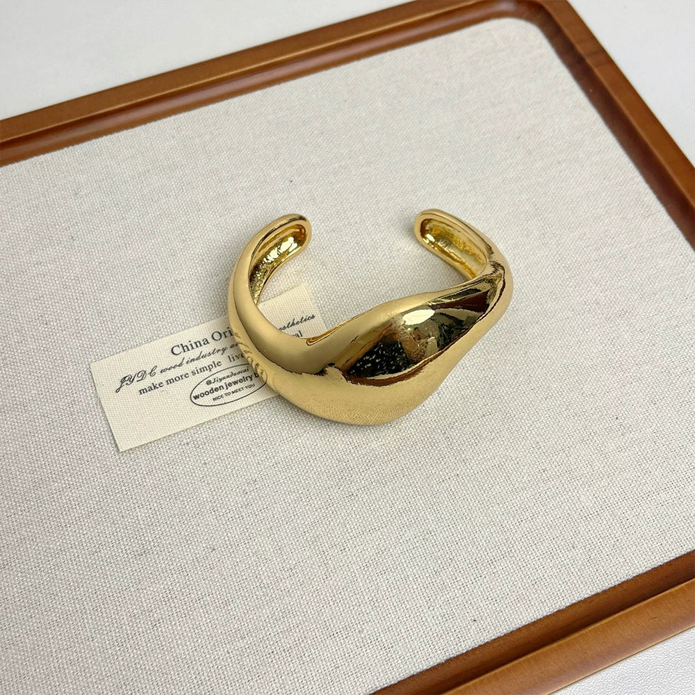 Brylynn Sculptural Wave Bracelet - Gold Tone [G2Y8BMXK]