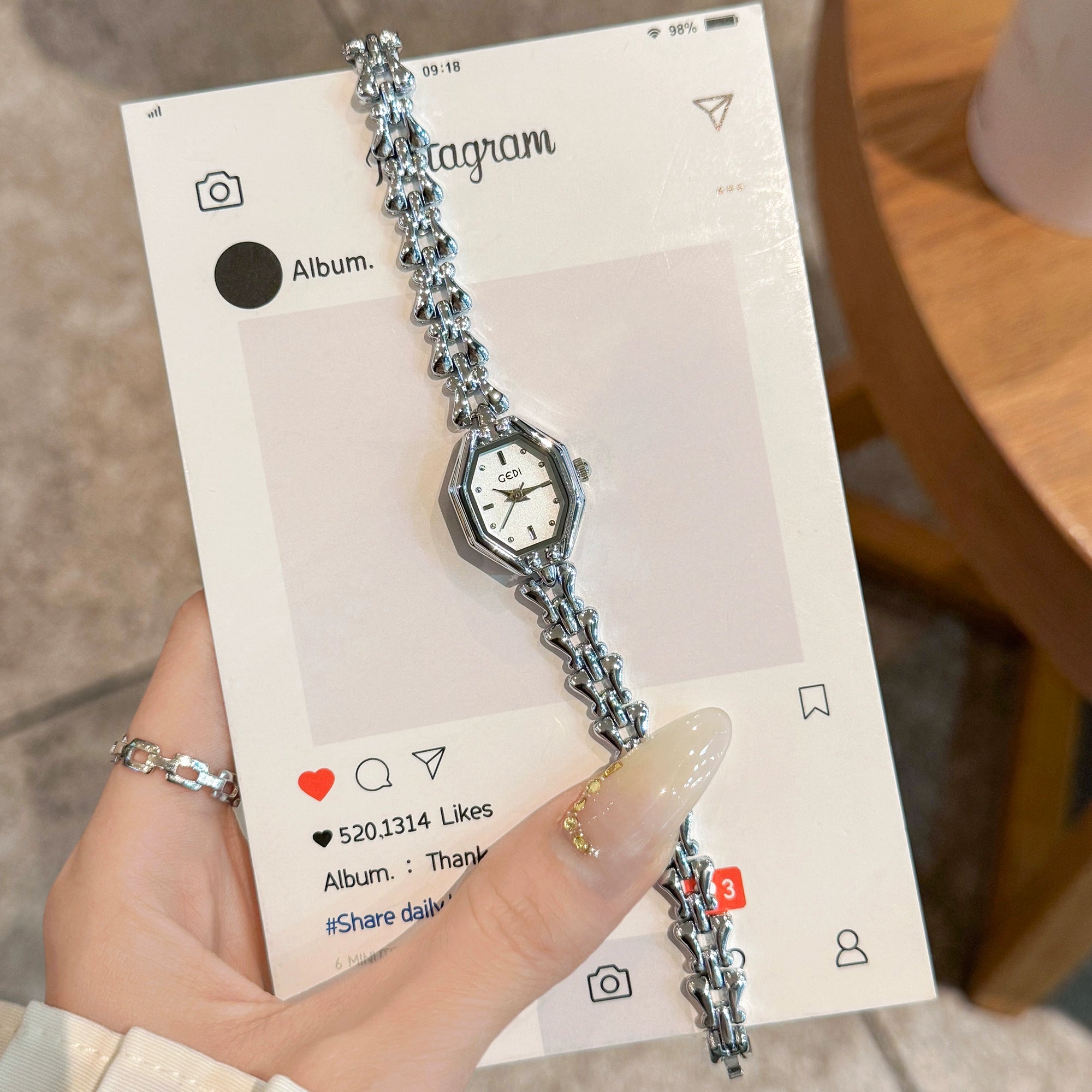 Angely Petite Bracelet Watch - Simple White [8MA7KNVK]