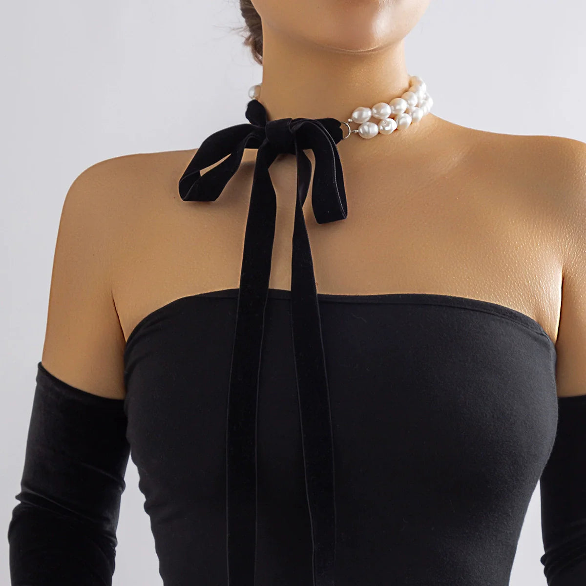 Jean Velvet Pearl Choker - Black (5611)