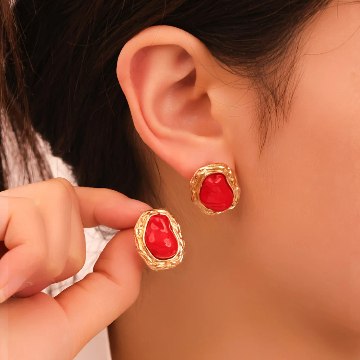 Araina Oval Pearl Earrings - Red [TADNOWTM]