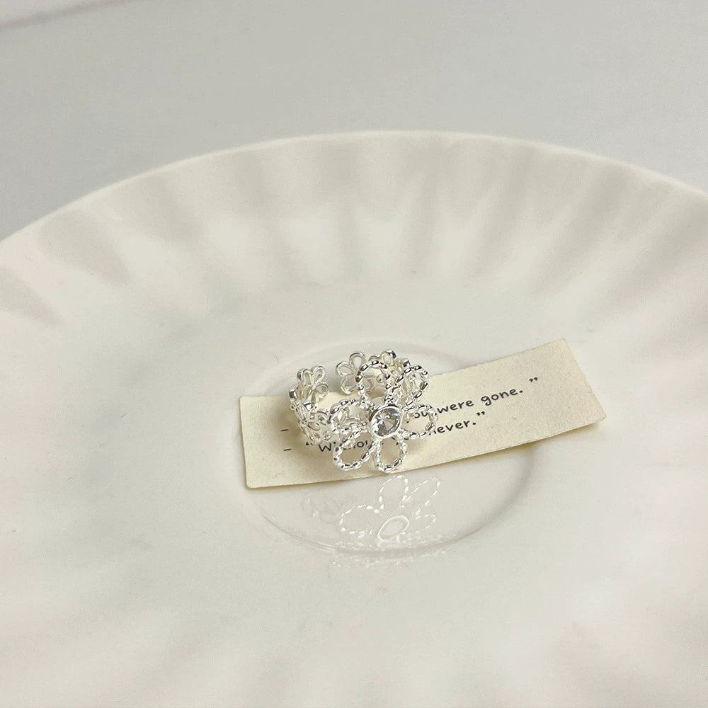 Alyiah Delicate Cutout Ring - Cutout Flower Ring [3CU79WX4]