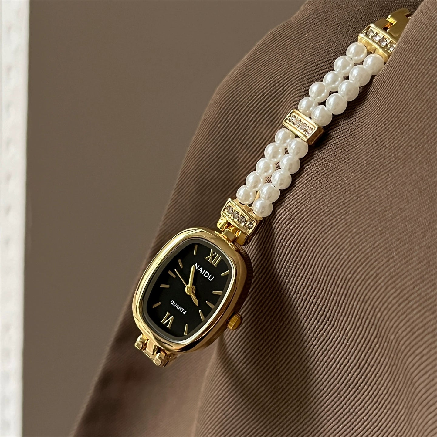 Zendaya Pearl Bracelet Watch - Gold Strap Black Face [LGXN1JCJ]
