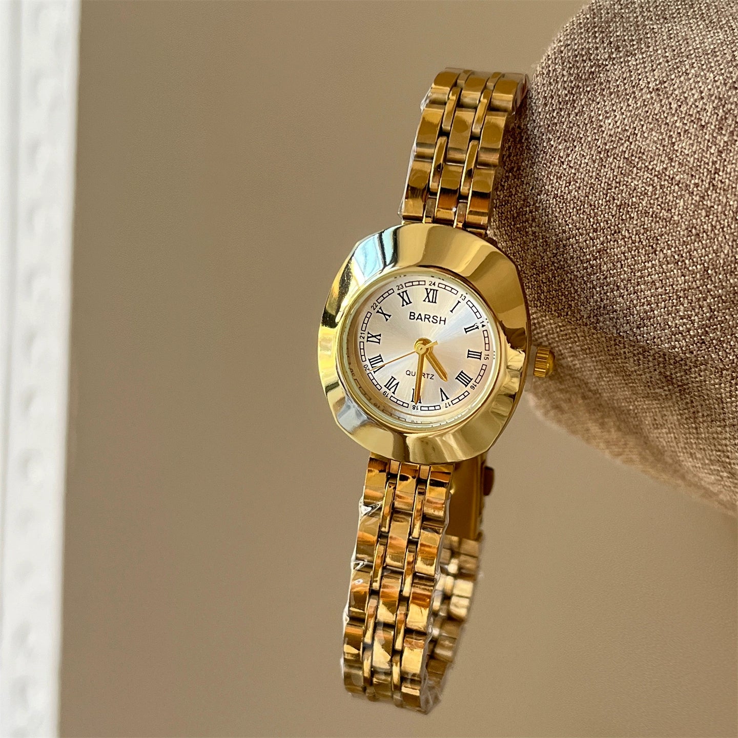 Ayan Retro Slim Watch - Gold Band White Dial [O42BA3PD]