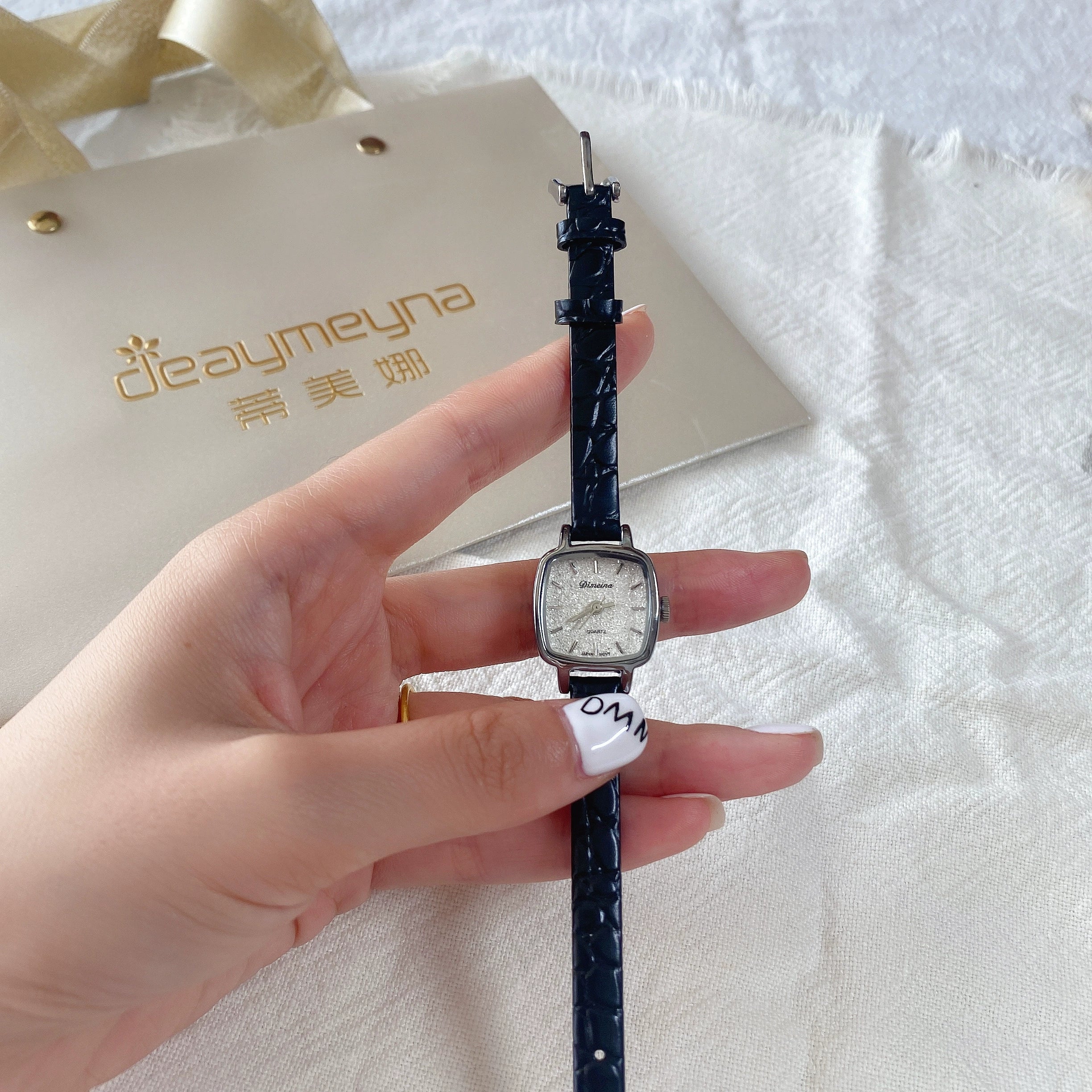 Yatziry Vintage Gold Tone Watch - Silver Starry Dial