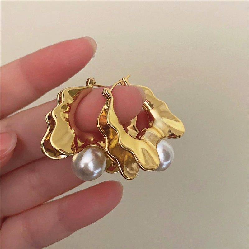 Breelyn Wavy Pearl Earrings - Gold [A4WDUIPE]