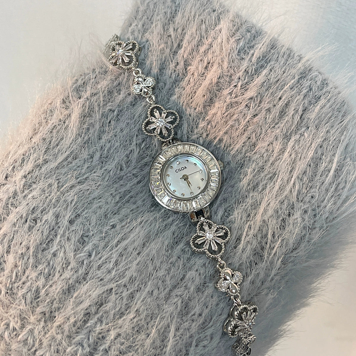 Renatta Petite Bracelet Watch - Mother-of-Pearl White [L3BC1NGK]