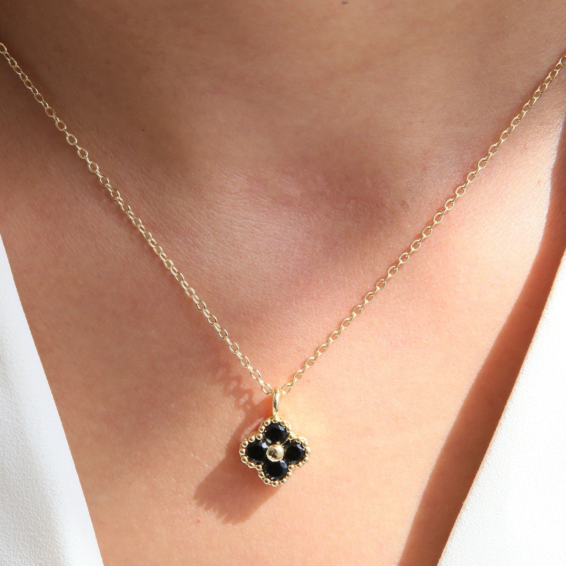 Annamae Clover Charm Necklace - Black Zircon Necklace [K5Y2T3XL]