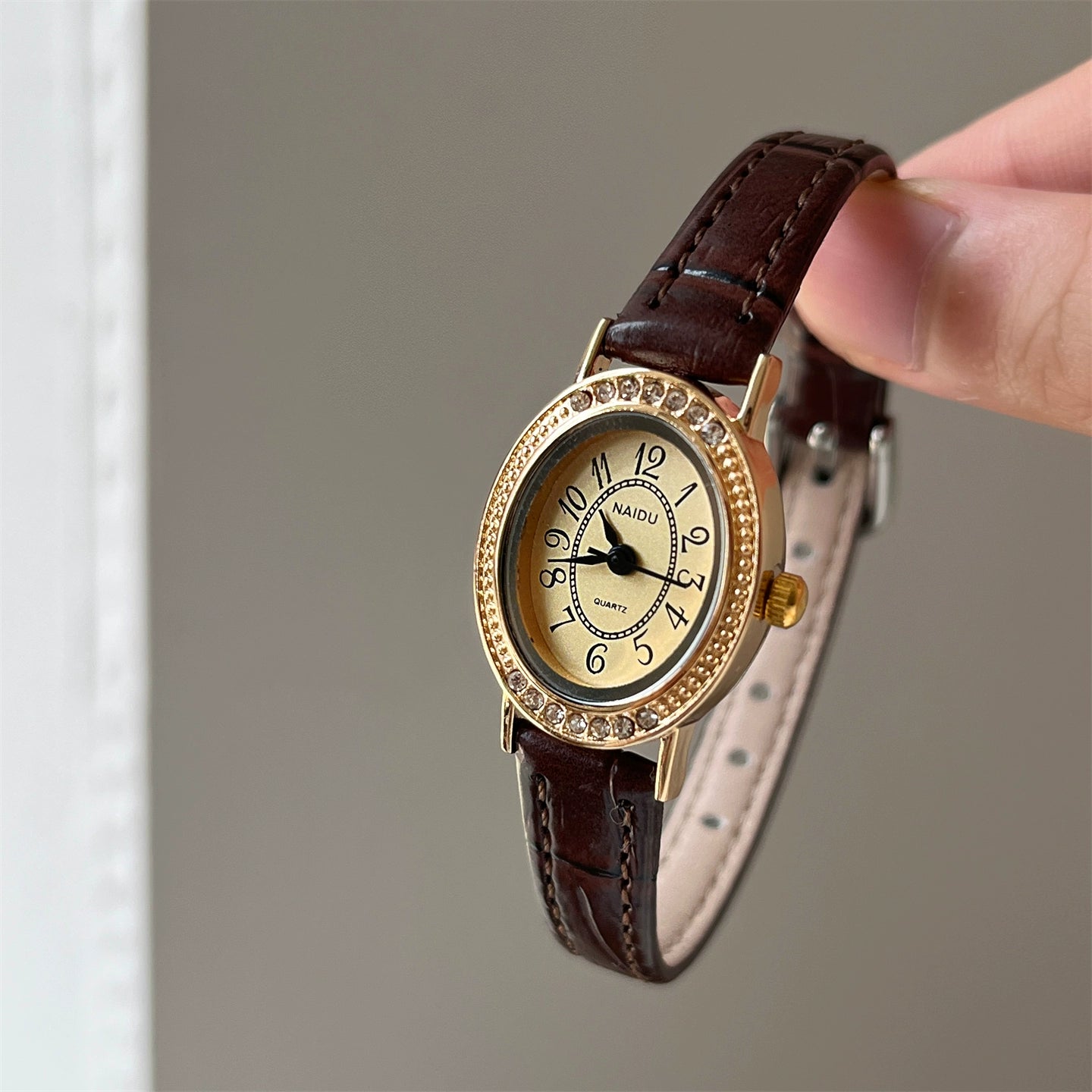 Addie Diamond Petite Watch - Coffee Strap Gold Case Gold Dial [JBM4RE6O]