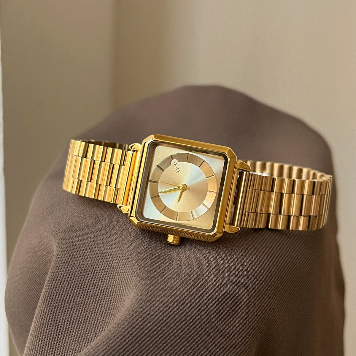 Amahia Retro Bracelet Watch - Gold Steel Strap Gold Face [WSOGNX28]