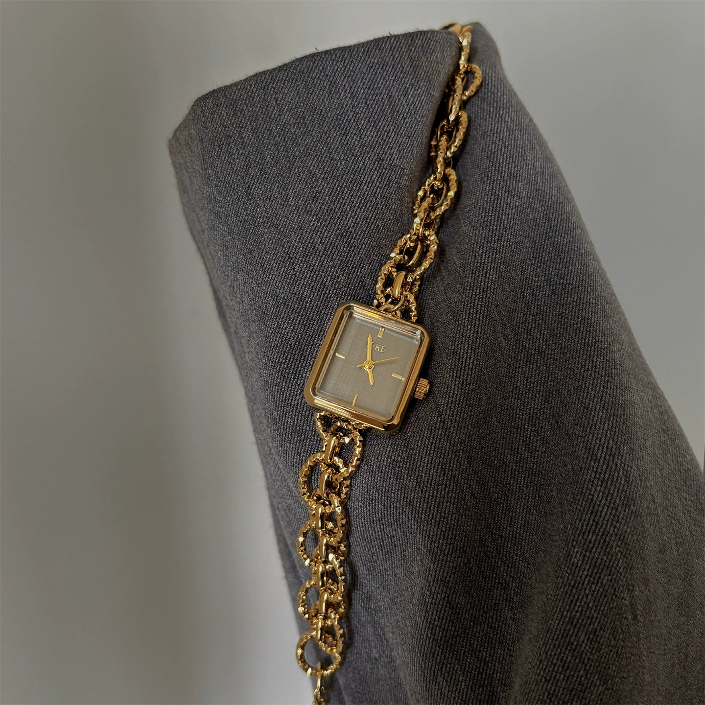 Kadyn Elegant Square Bracelet Watch - Gold Strap Grey Face [7KEOUBC4]