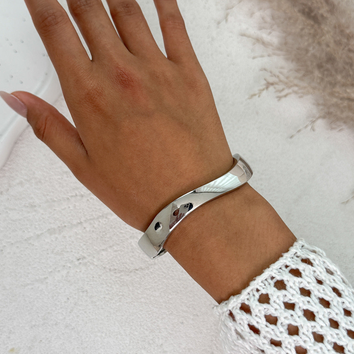 Arianne Sculpted Cuff Bracelet - Style 1 - Silver [7MK2ROET]