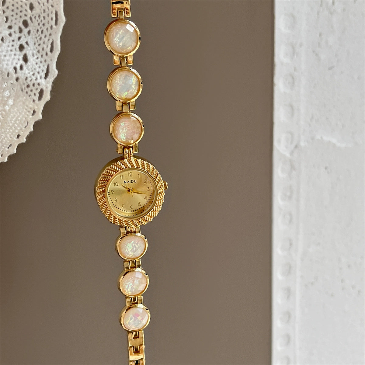 Nayeli Peacock Cat-Eye Watch - Beige Yellow [MH7AHB86]