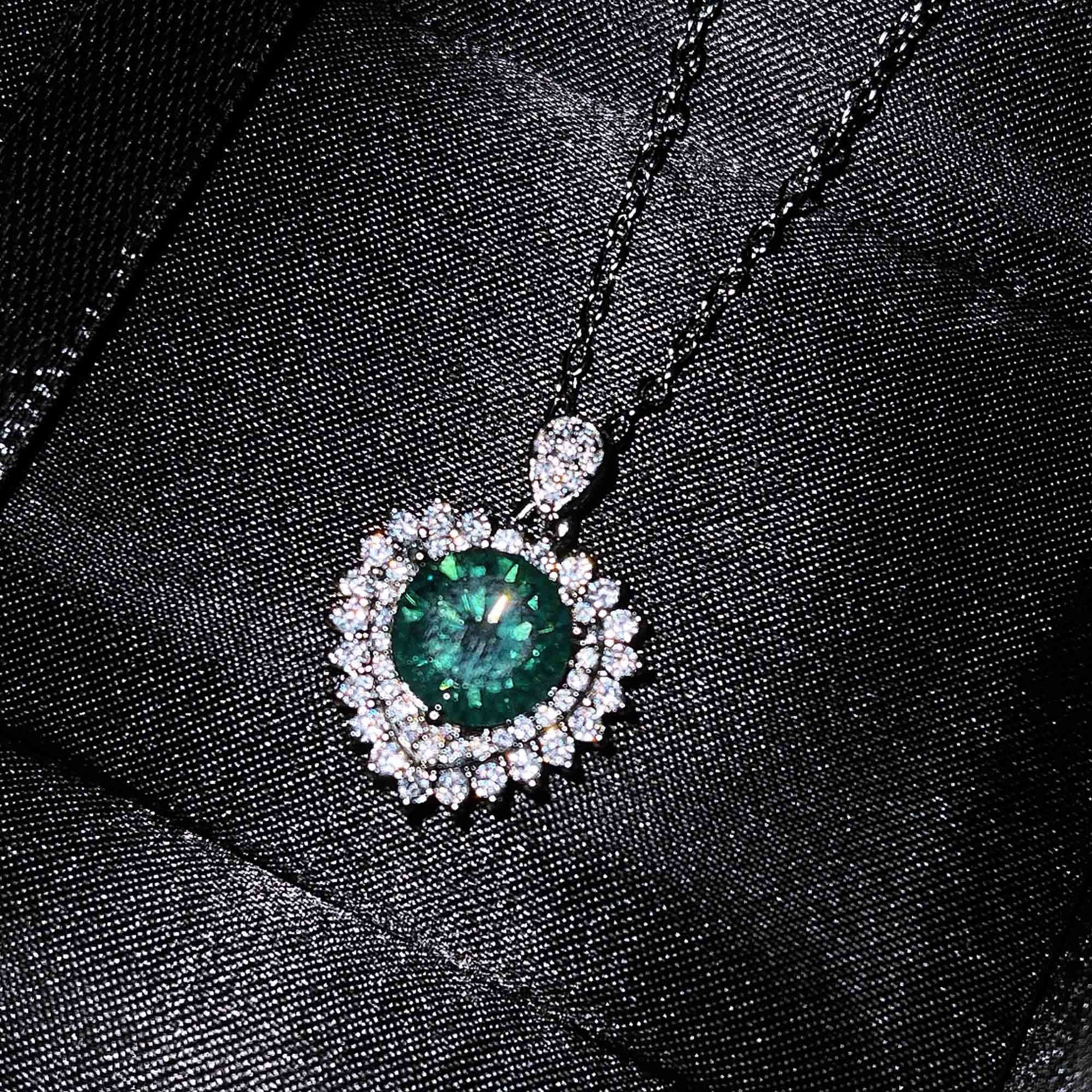 Gertrude Simulated Diamond Heart Necklace - Option 31: 3 Carat Pendant (Chain Not Included) [FH9CUYNS]
