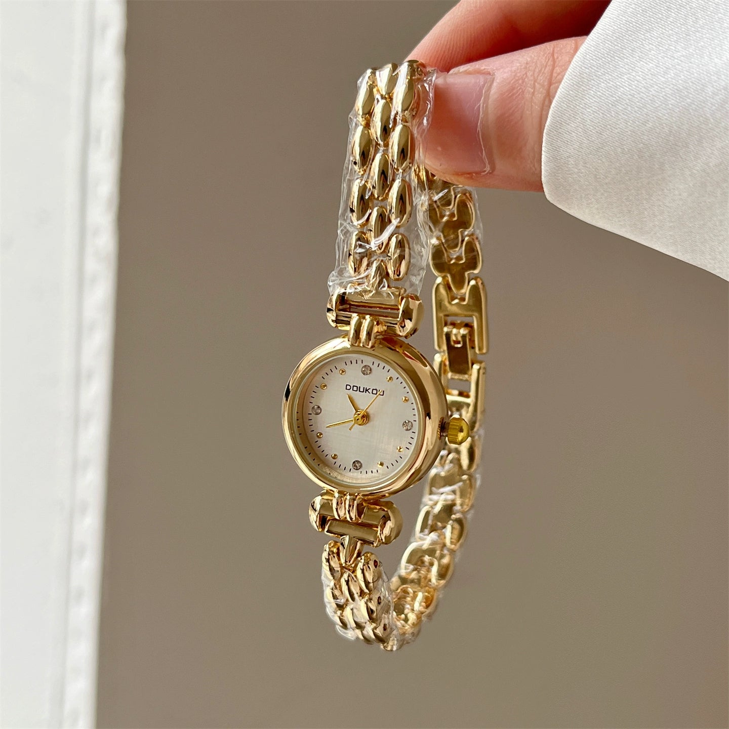 Baleigh Petite Mesh Watch - Gold Band White Dial [IHC2WQ6P]