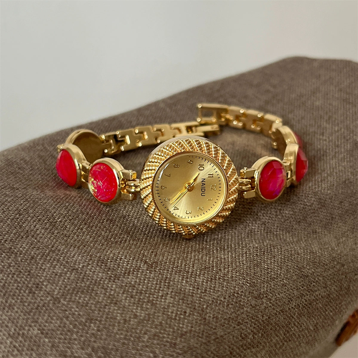 Nayeli Peacock Cat-Eye Watch - Red [KS63CO7H]