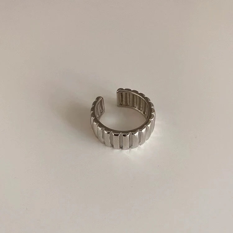 Victory Twist Adjustable Ring - Silver Stripe