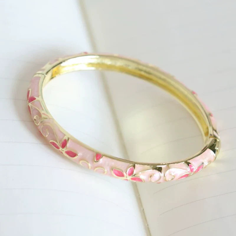 Xaria Clover Enamel Bangle - Light Pink