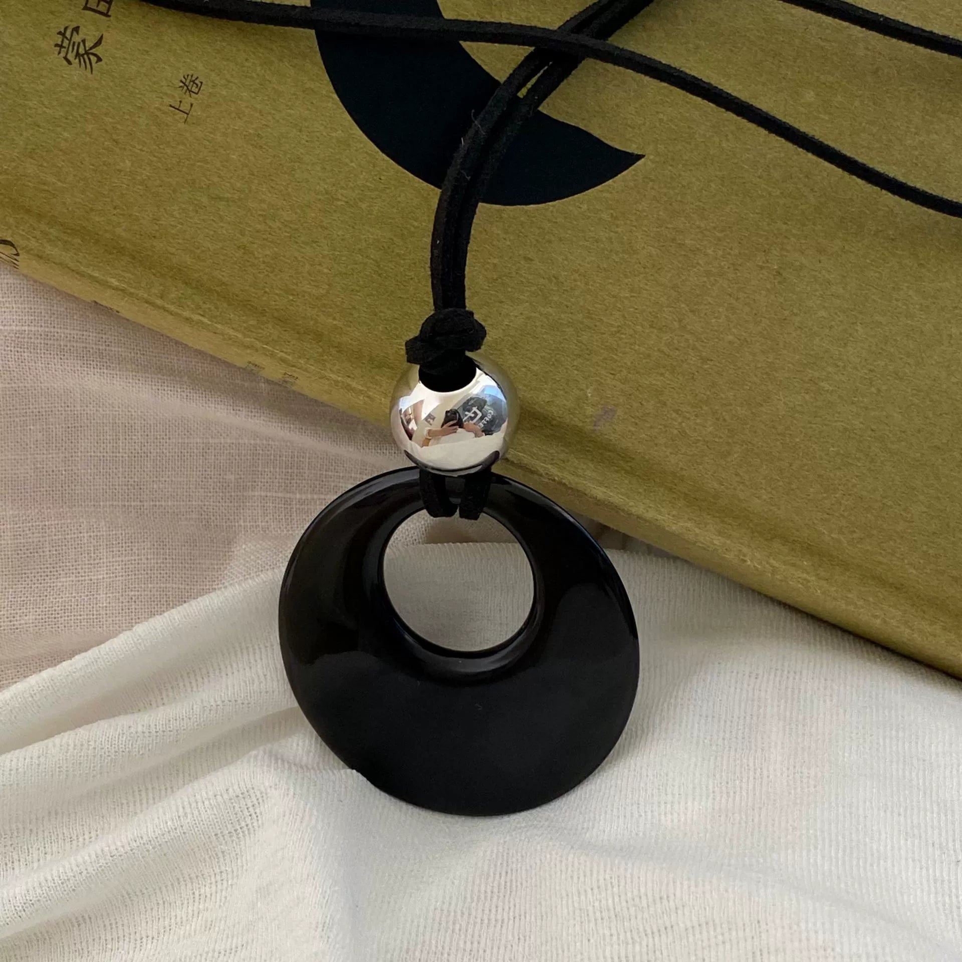 Jaxon Chinoiserie Resin Necklace - Silver Ball Resin 'Ping An Kou' Necklace [OJKSH98X]