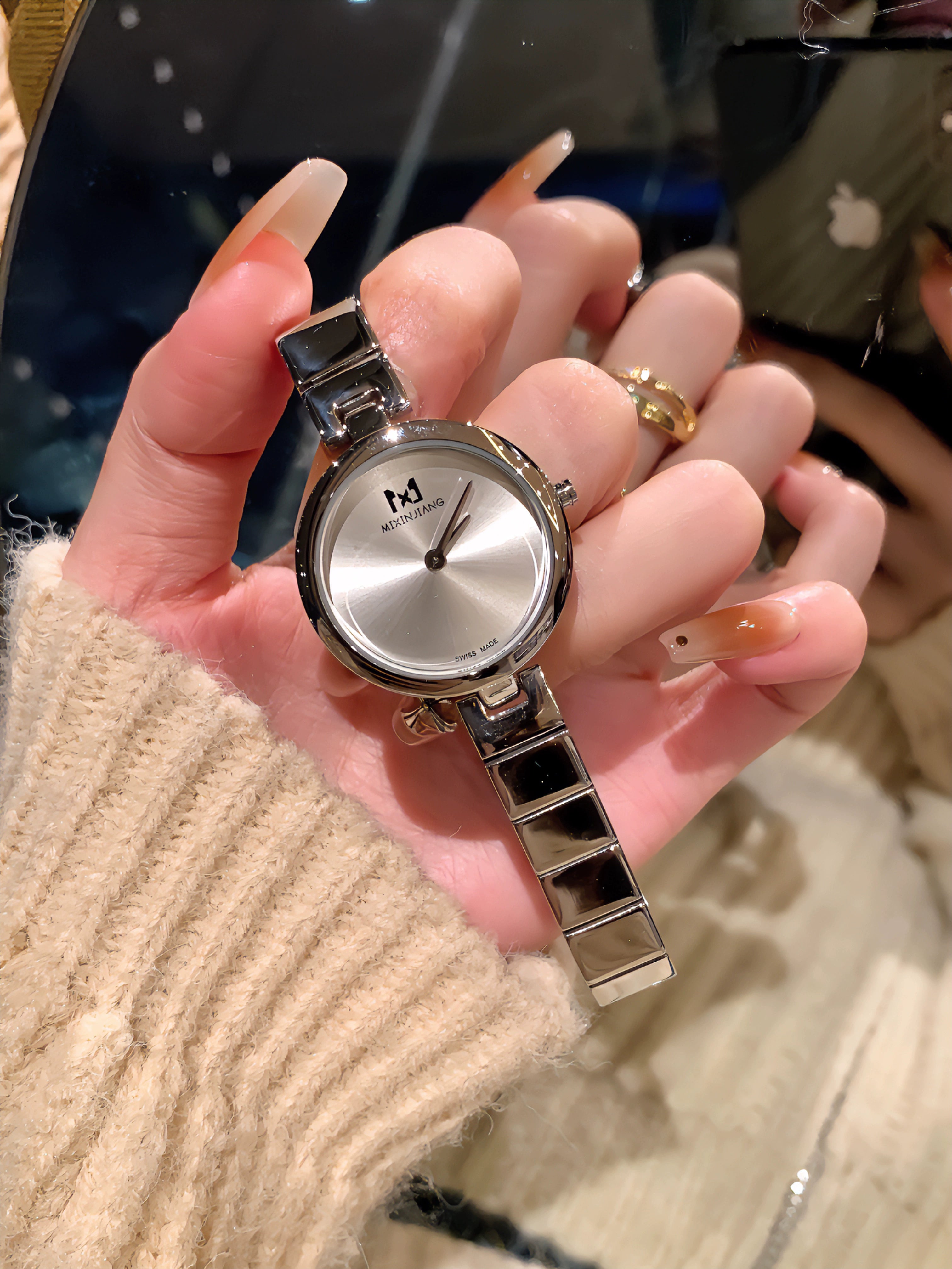 Sariyah Round Dial Watch - Silver White [BSR6W00C]