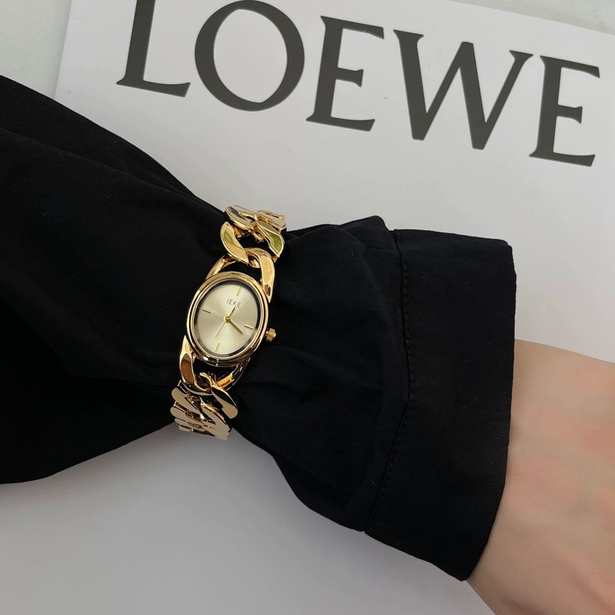 Daysi Cut-Out Bracelet Watch - Gold Band with Gold Face [ZDMOFF5O]