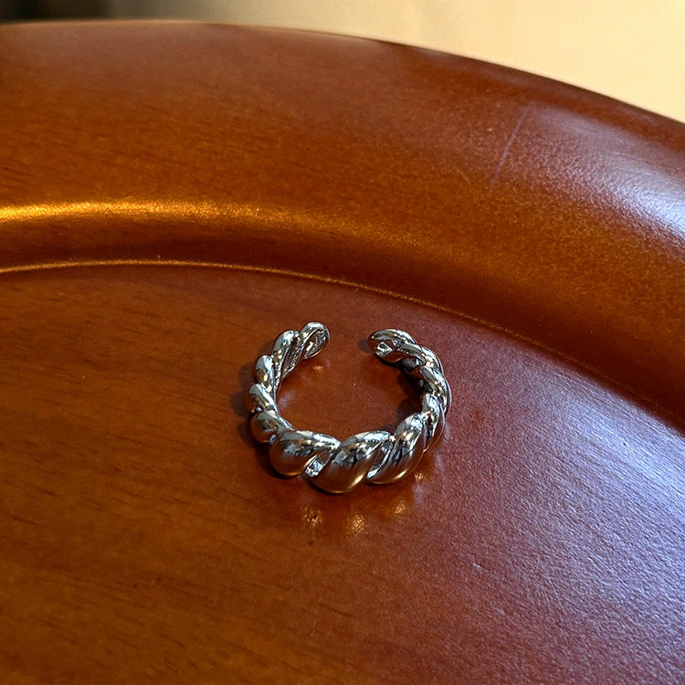 Saryah Asymmetric Statement Ring - Silver Threaded Metal Ring [MNNB8LHE]