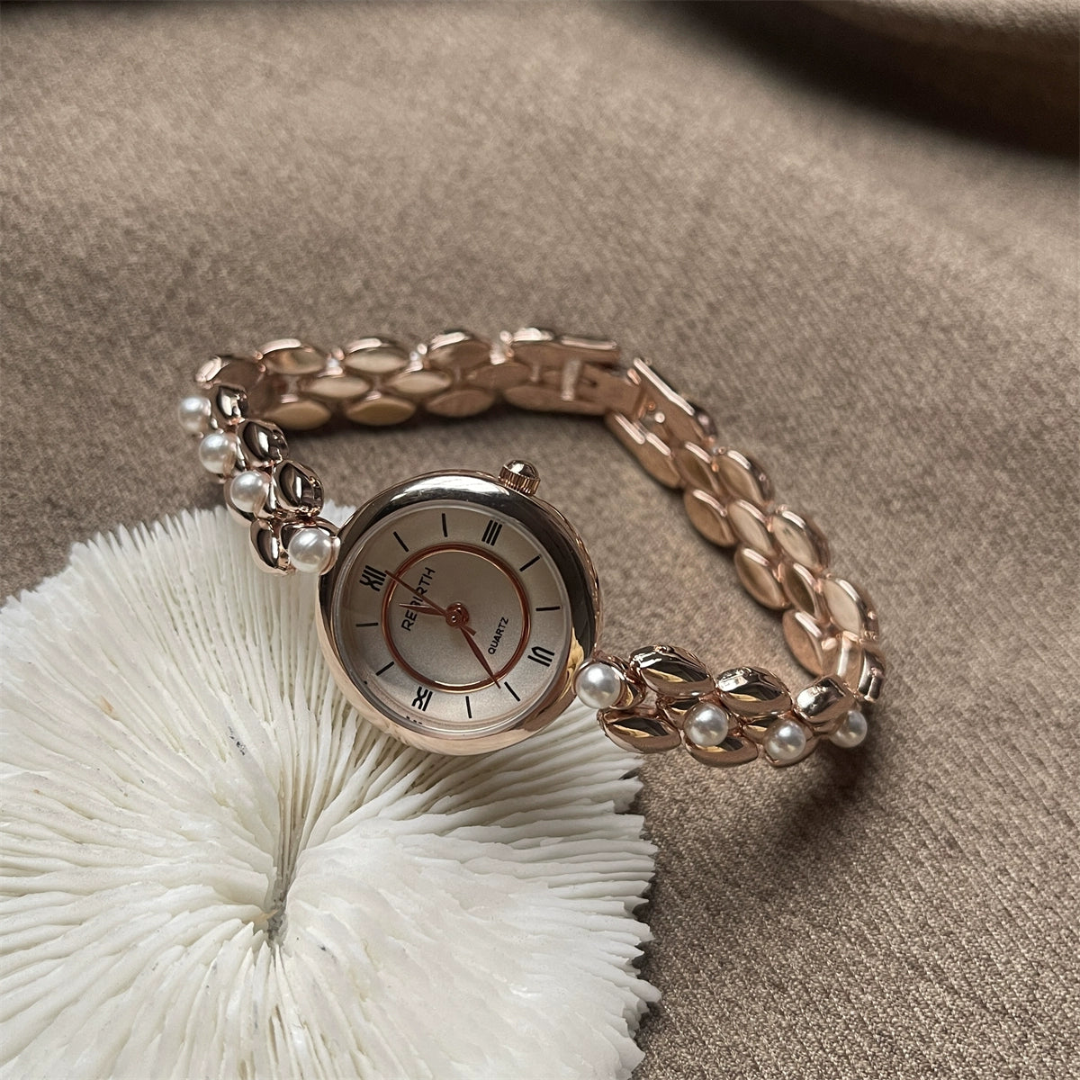 Bonnie Pearl Bracelet Watch - Rose Gold (Single Pearl Row) [DXEQ7CV9]