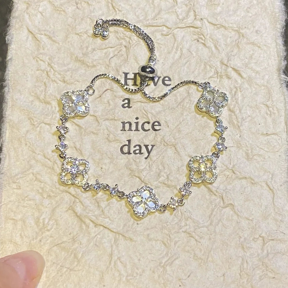 Delyla Clover Mother-Of-Pearl Bracelet - White Mother-of-Pearl Clover Bracelet [7AH5HP8P]